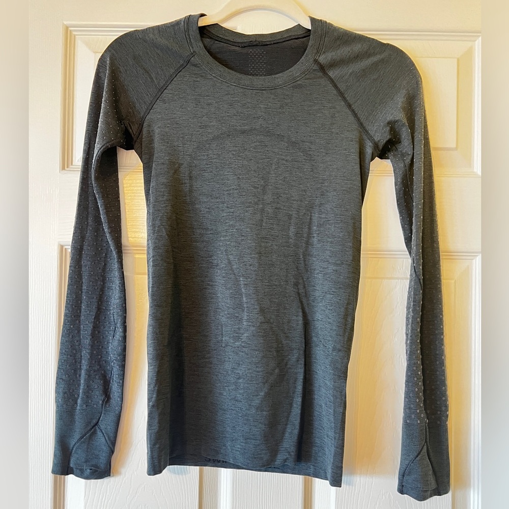 RARE Lululemon Run Swiftly Tech Long Sleeve Shirt- with polka dot detail!